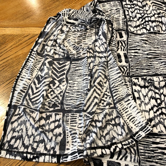 Chico’s Poncho Abstract Artsy Top - Picture 5 of 12